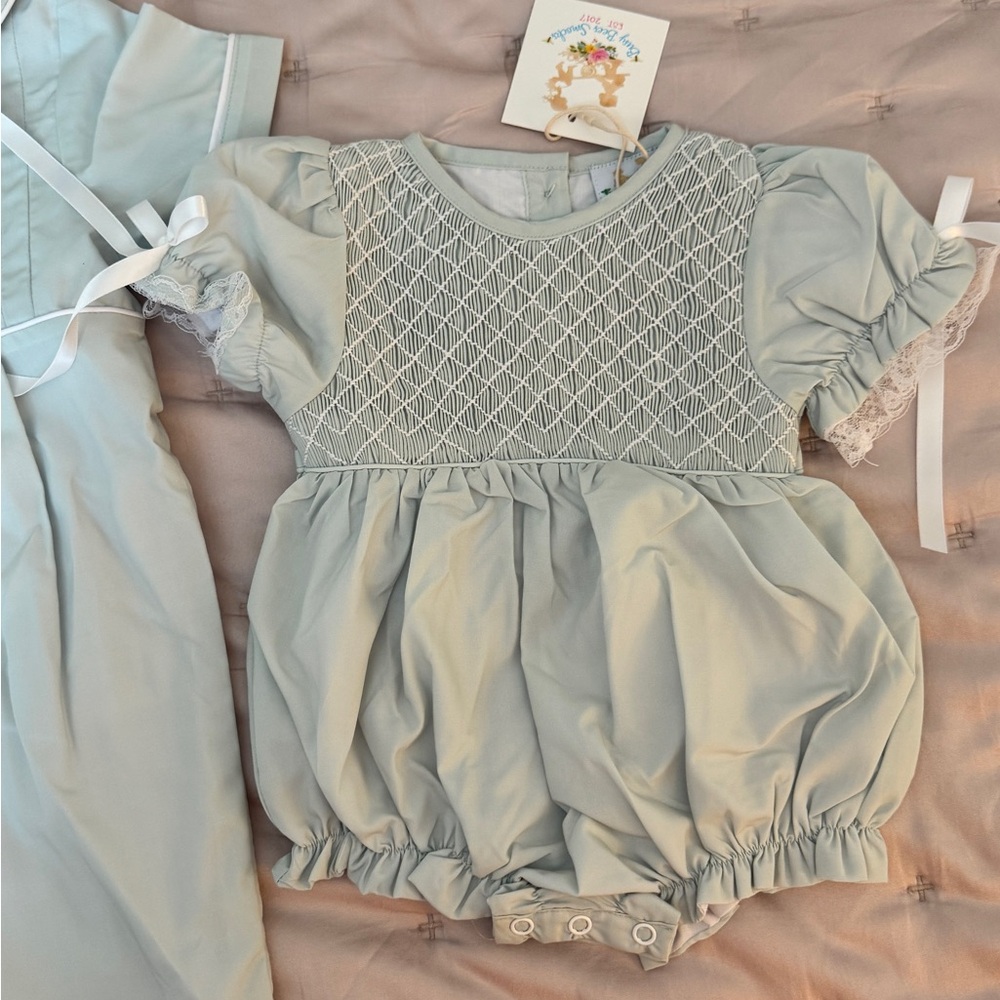 Busy Bee Smocks! Sage Hattie’s Heirloom Girls Woven Bubble